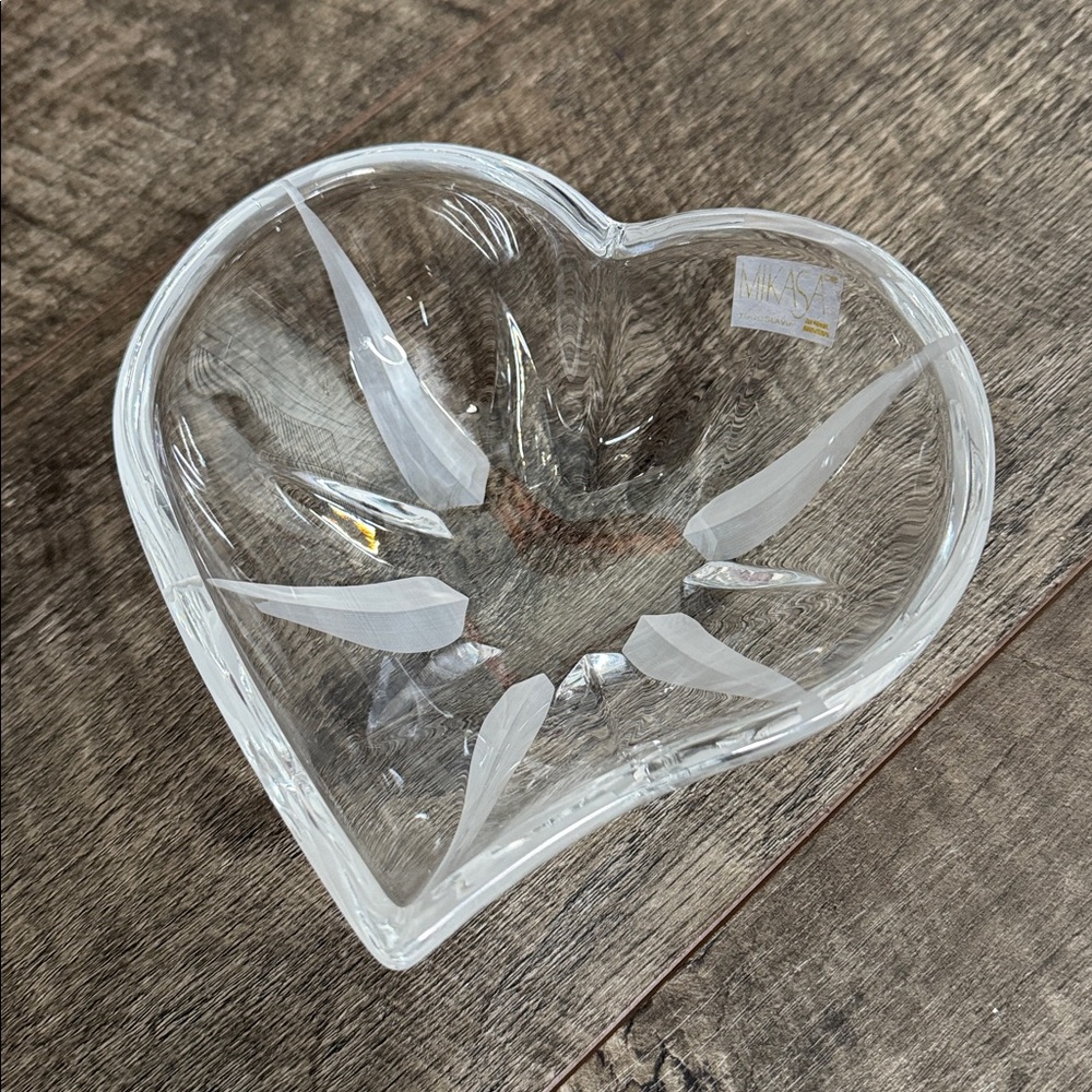MIKASA HEART SHAPED ETCHED GLASS DISH